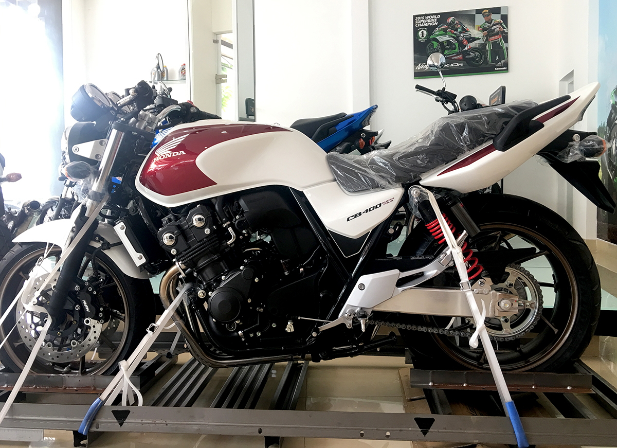 Honda CB400SF 2018 màu đỏ trắng
