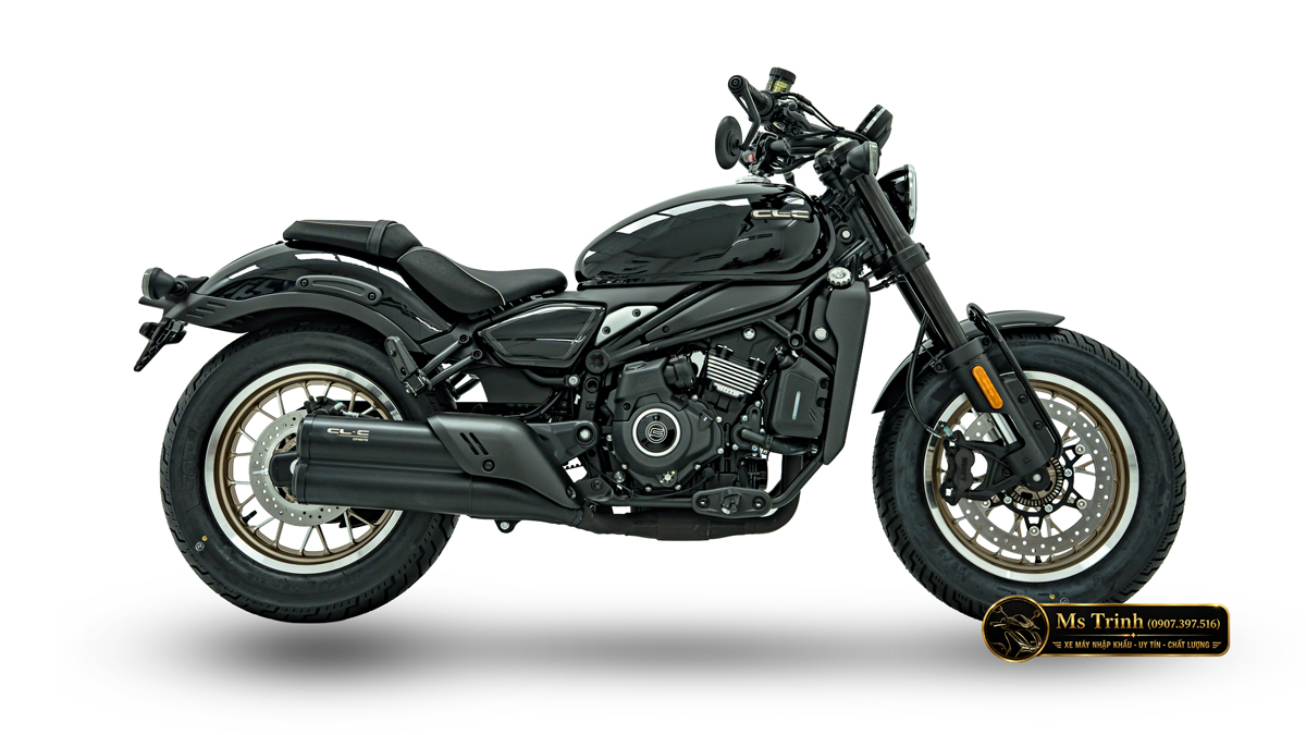 CFMOTO 450CL-C AMT màu đen thiết kế cruiser cổ điển nhìn ngang toàn xe