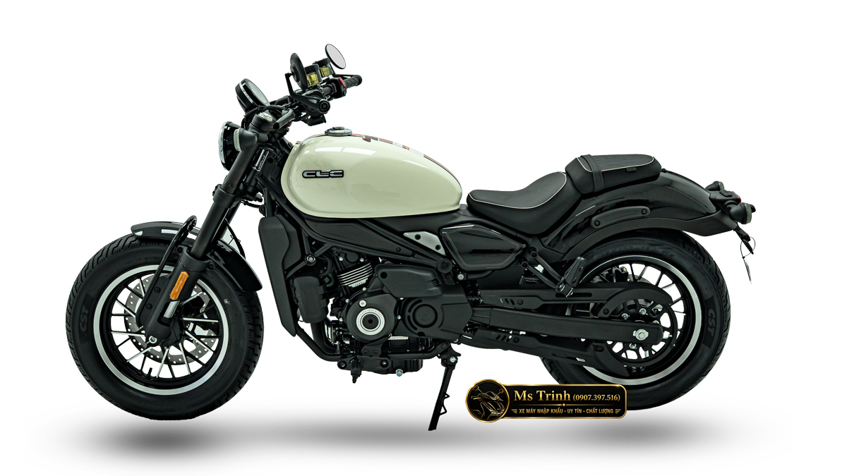 Toàn cảnh CFMOTO 450CL-C AMT 2026 màu trắng đỏ - trắng ngà