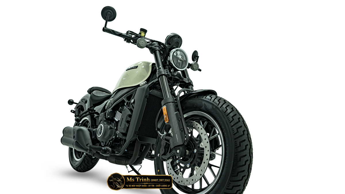 xe sử dụng phuộc hành trình ngược USD và đĩa phanh 320 m