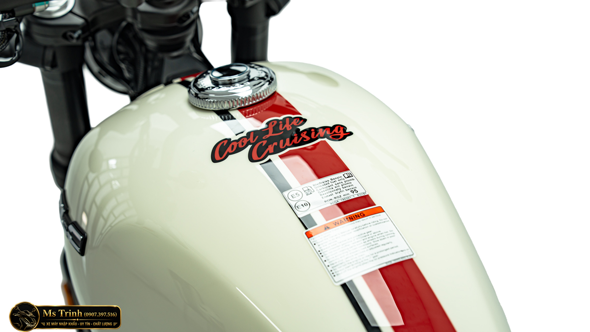 Bình xăng phối trắng đỏ trên CFMOTO 450CL-C AMT 2026