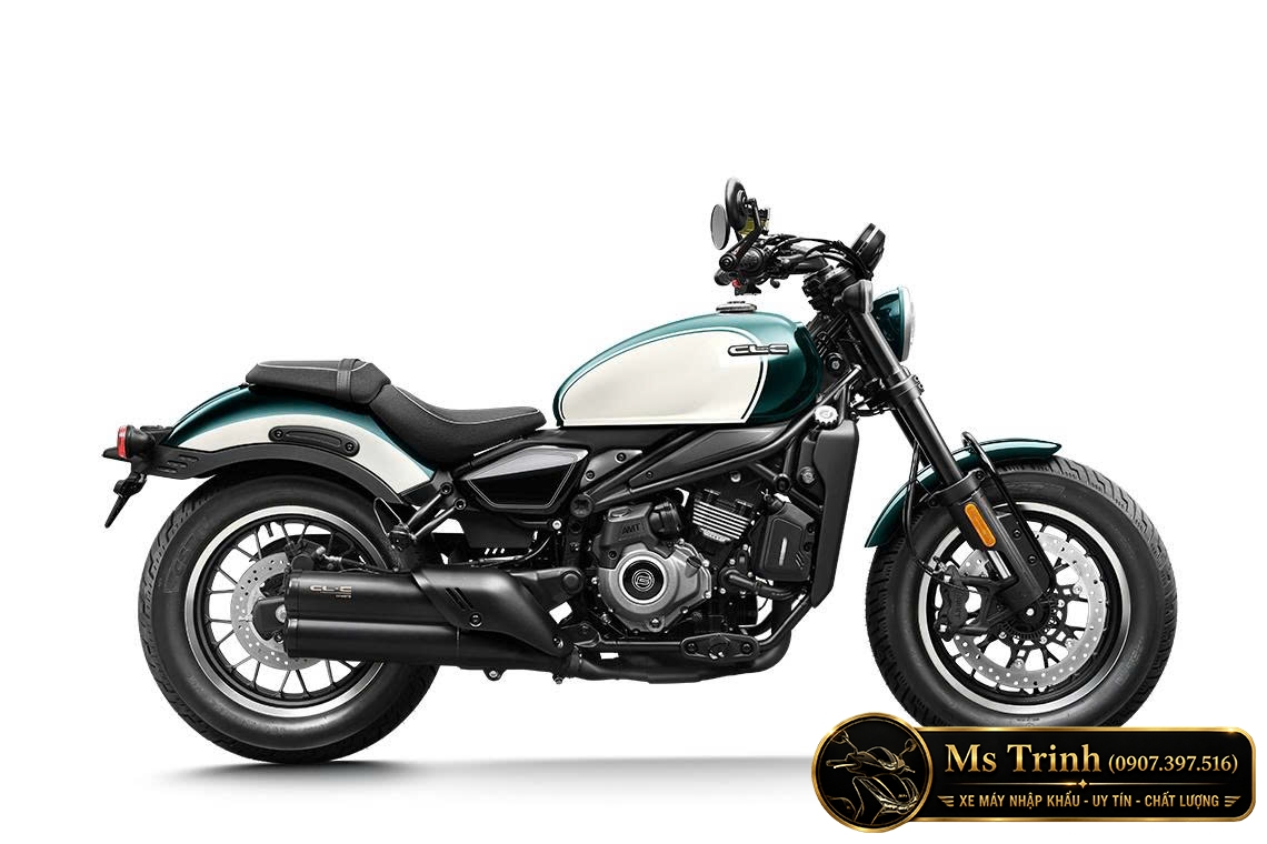 CFMoto 450CL-C AMT màu xanh trắng sở hữu phong cách cruiser cổ điển cùng động cơ hai xi-lanh 449cc