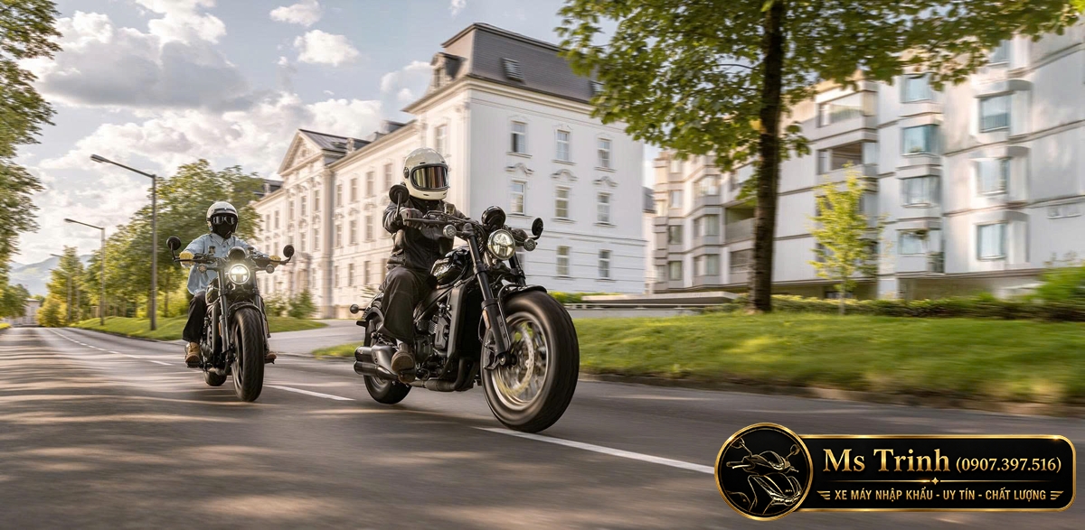 Xe mô tô CFMoto 450CL-C AMT đồng hành trên phố với thiết kế cổ điển pha nét hiện đại