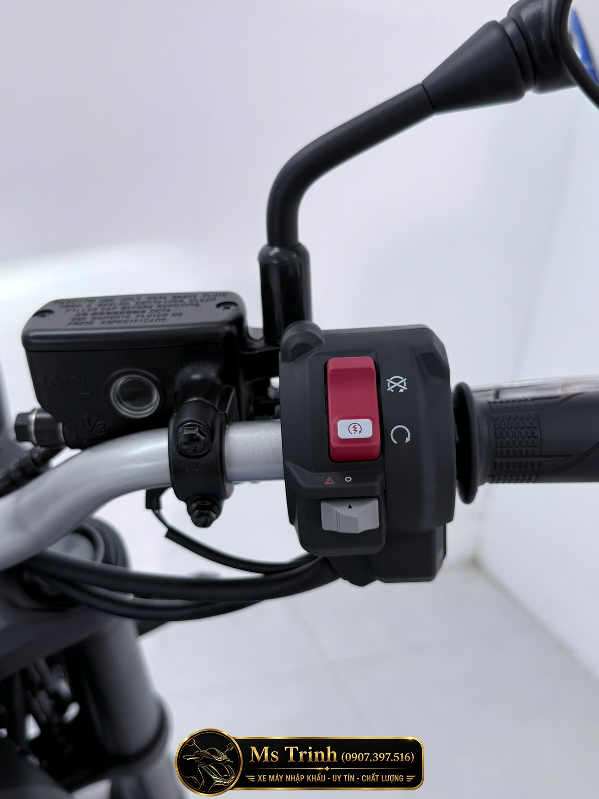 Công tắc khởi động và ngắt động cơ Honda CB500SF Super Four 2026 bố trí trực quan, dễ thao tác