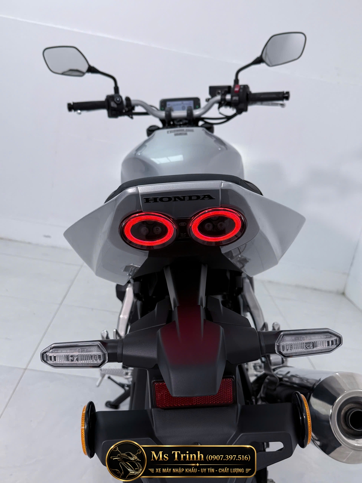 Đèn hậu LED đôi Honda CB500SF Super Four 2026 thiết kế hiện đại, nhận diện nổi bật khi bật sán
