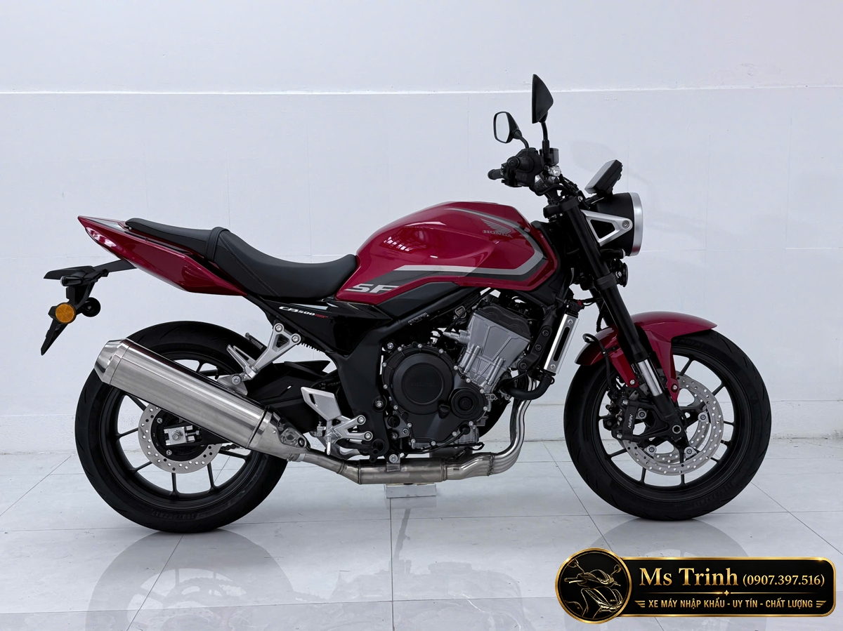 Honda CB500SF màu đỏ nổi bật với thiết kế naked bike 4 xi-lanh thể thao và đầy cá tính