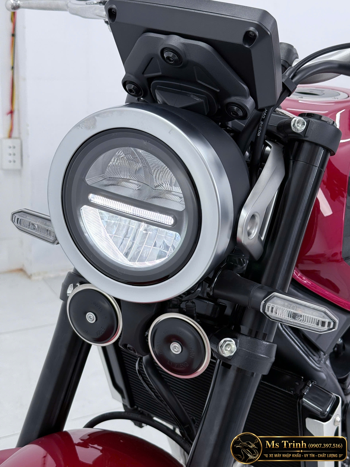 Cụm đèn pha tròn Honda CB500SF tạo điểm nhấn cổ điển kết hợp phong cách naked bike hiện đại