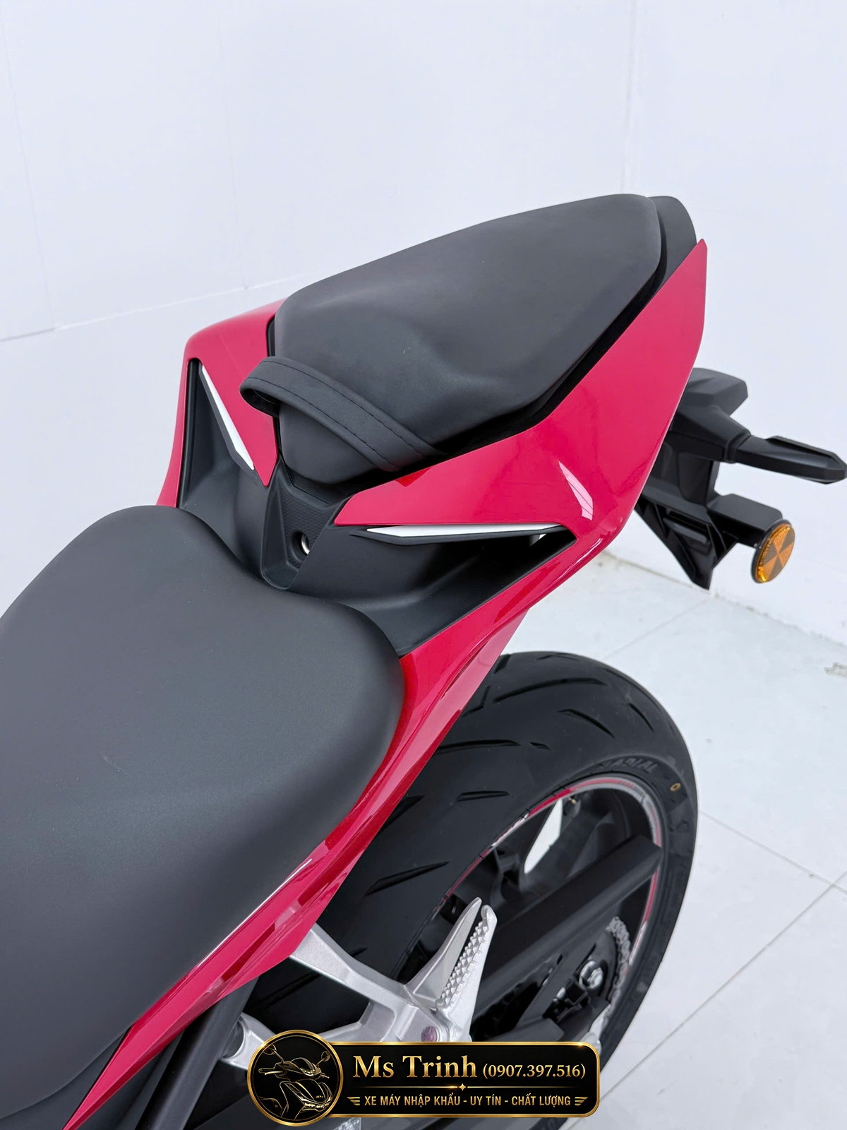 Cận cảnh yên sau Honda CBR500R Four 2026 với thiết kế thể thao và liền mạch thân xe