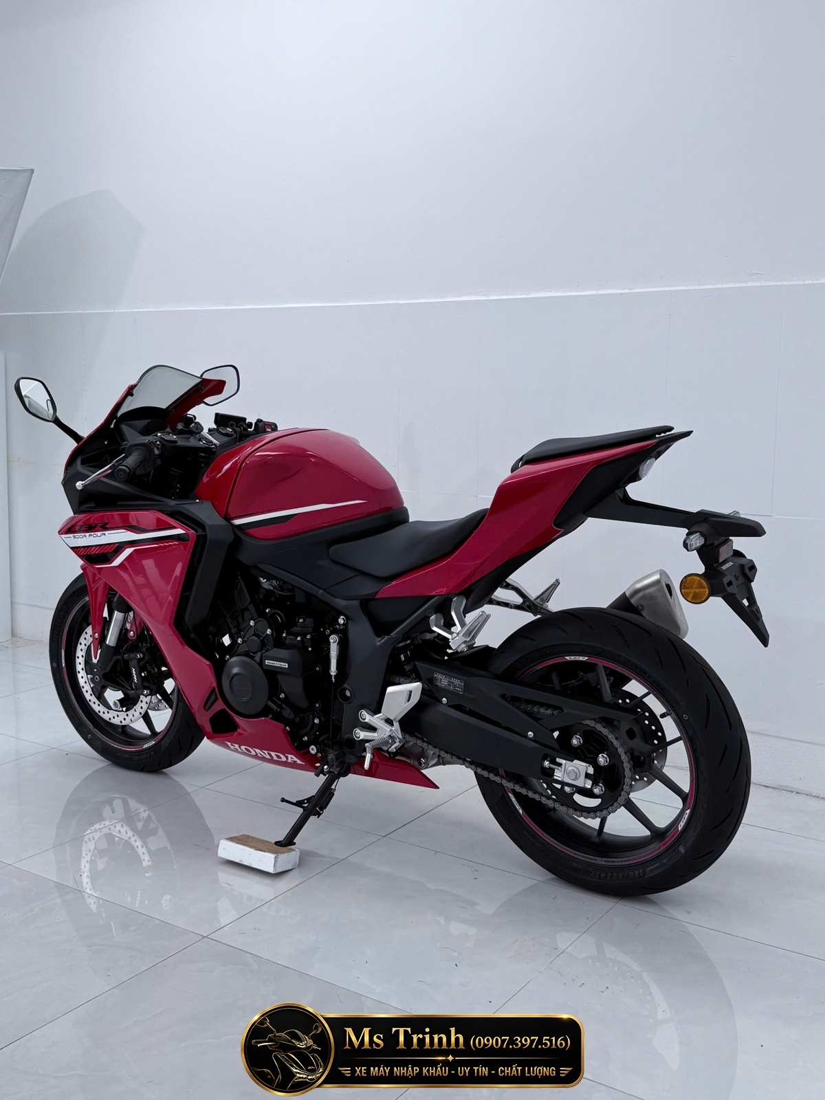 Góc sau trái Honda CBR500R Four 2026 khoe thiết kế đuôi xe gọn gàng và pô nguyên bản