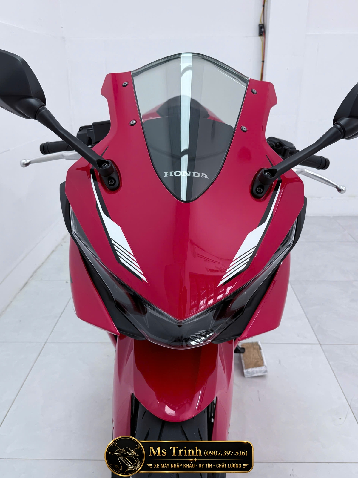 Cận cảnh mặt trước Honda CBR500R Four 2026 nổi bật cụm đèn LED và thiết kế khí động học