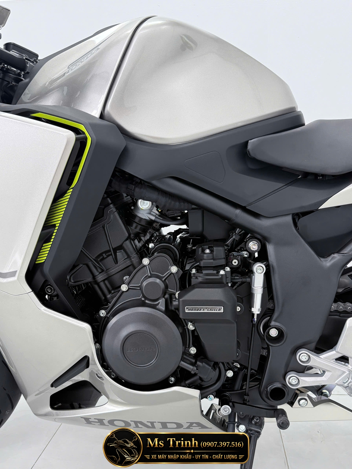 Honda CBR500R Four E-Clutch – Công nghệ hiện đại nhưng vẫn giữ chất lái Honda CBR500R Four E-Clutch – Công nghệ hiện đại nhưng vẫn giữ chất lái
