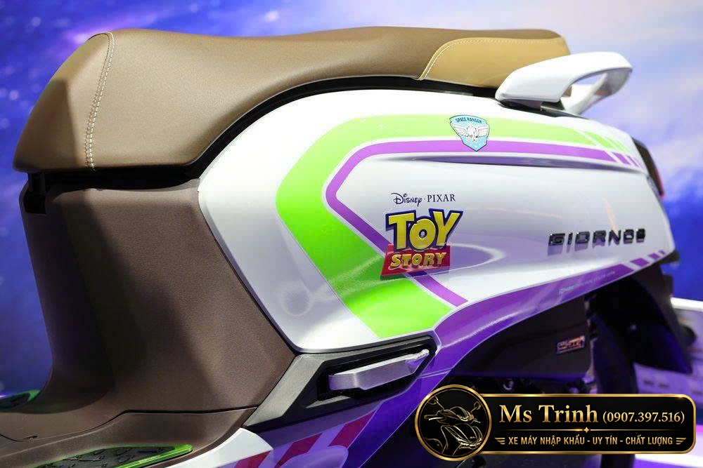 Tem Toy Story trên thân xe Honda Giorno+ Buzz Lightyear Limited Edition nhập khẩu Tem Toy Story trên thân xe Honda Giorno+ Buzz Lightyear Limited Edition nhập khẩu
