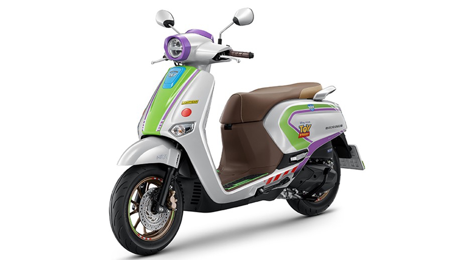 Honda Giorno Buzz Lightyear Limited Edition góc trước trái nổi bật phối màu độc quyền Honda Giorno Buzz Lightyear Limited Edition góc trước trái nổi bật phối màu độc quyền