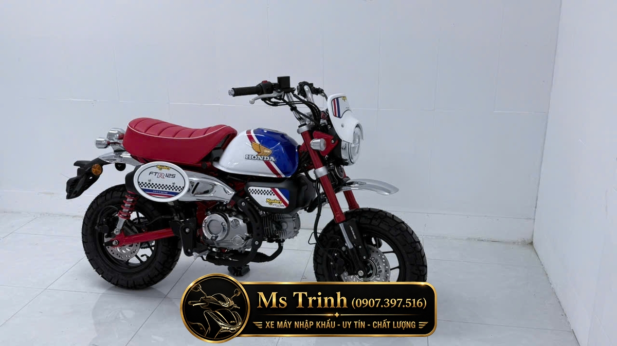 Honda Monkey FTR125 phiên bản giới hạn nổi bật trong không gian trưng bày với phong cách khác biệt