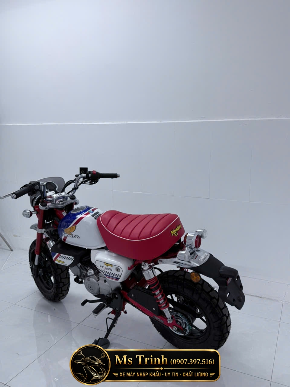 cận cảnh ốp hông Honda Monkey FTR125 in họa tiết mini tracker nổi bật phong cách thể thao cổ điển