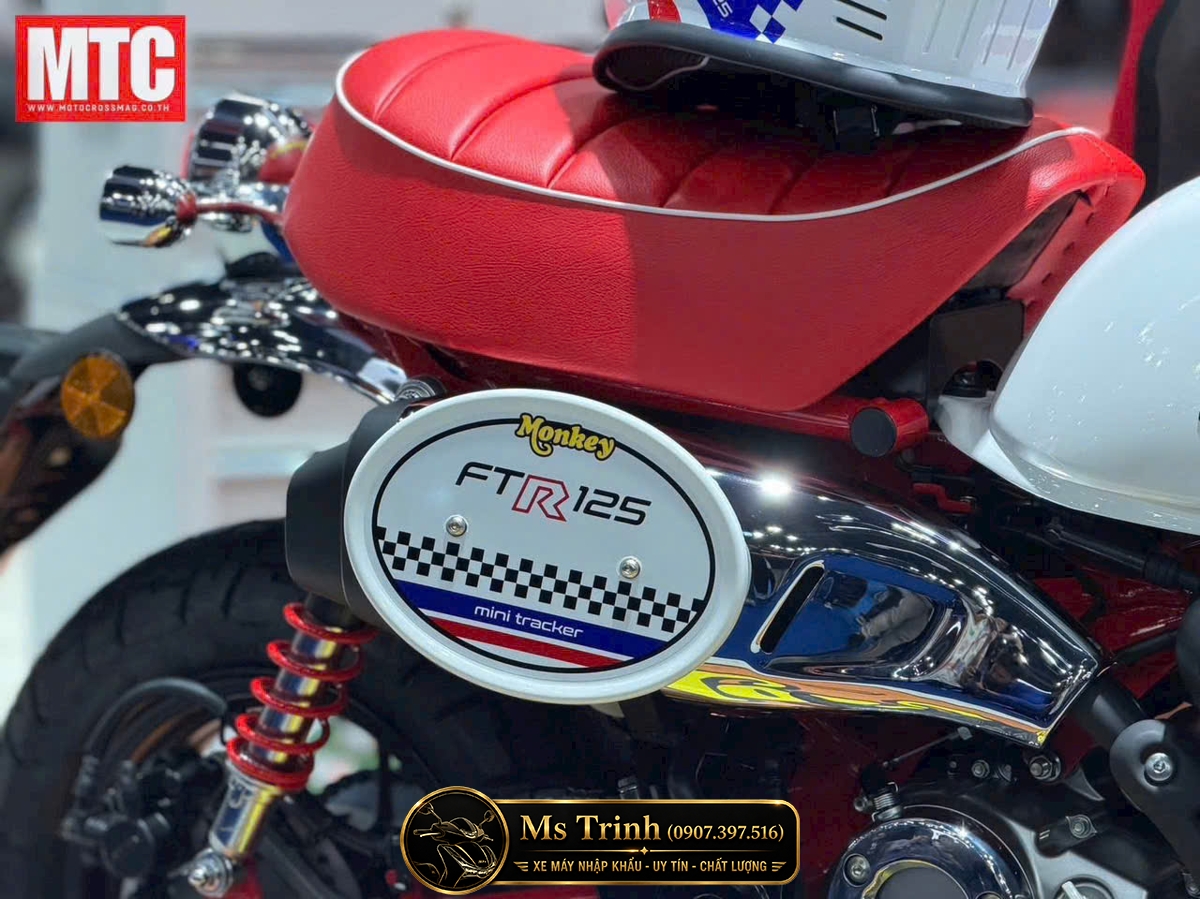 Yên xe Honda Monkey FTR125 phiên bản giới hạn với màu đỏ nổi bật và logo Monkey Yên xe Honda Monkey FTR125 phiên bản giới hạn với màu đỏ nổi bật và logo Monkey