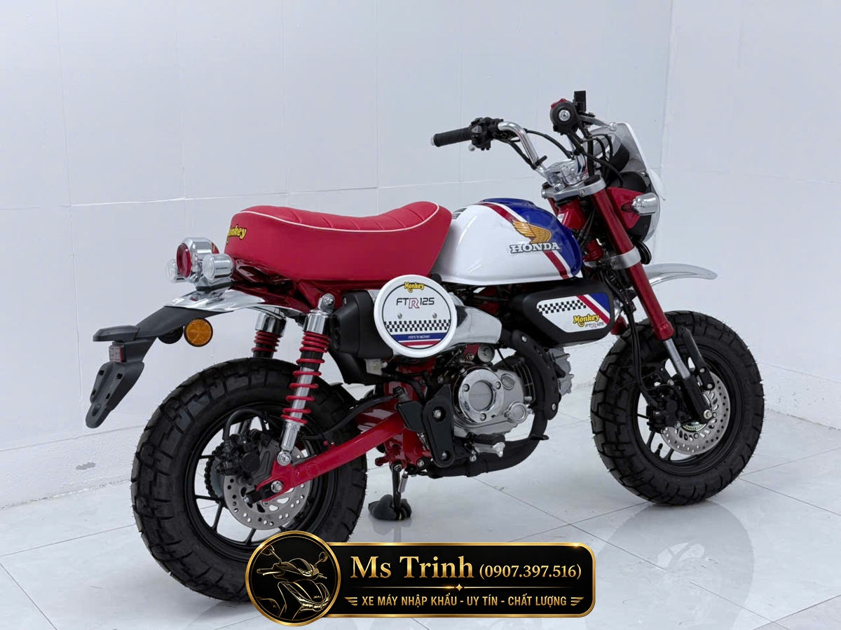 Honda Monkey FTR125 nhìn từ phía sau bên trái khoe phối màu giới hạn cùng hệ thống phanh đĩa