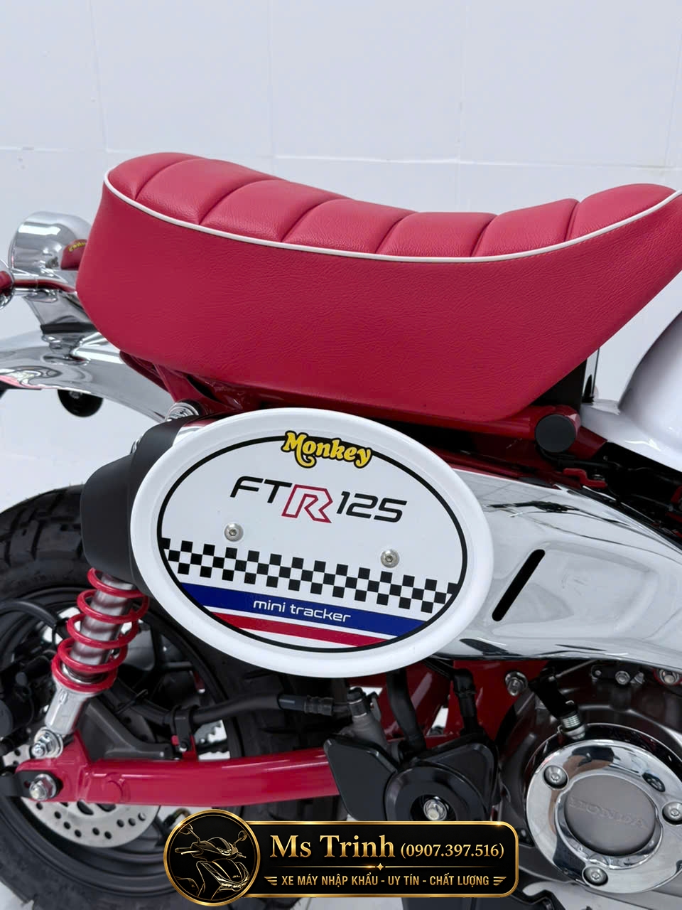 yên xe Honda Monkey FTR125 bọc da đỏ nổi bật mang lại cảm giác ngồi thoải mái hơn