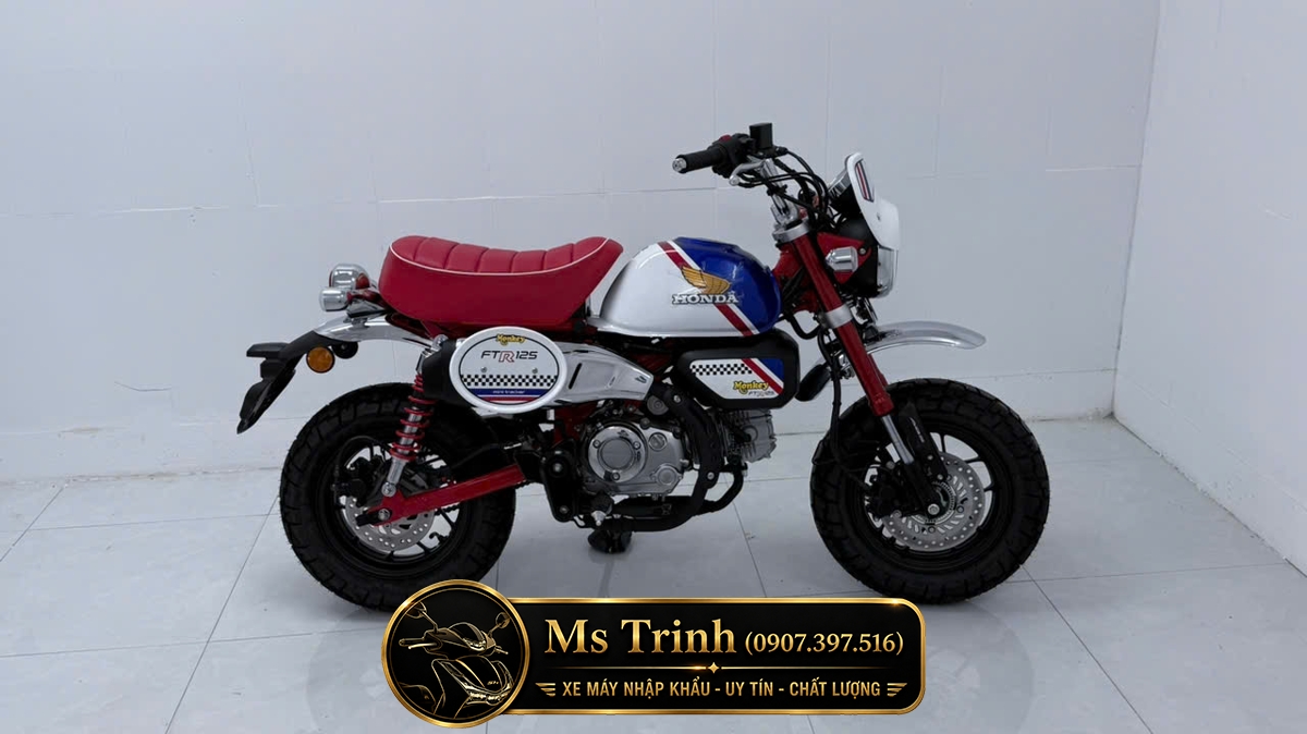 Honda Monkey FTR125 góc nghiêng trái khoe thiết kế nhỏ gọn phù hợp di chuyển trong phố