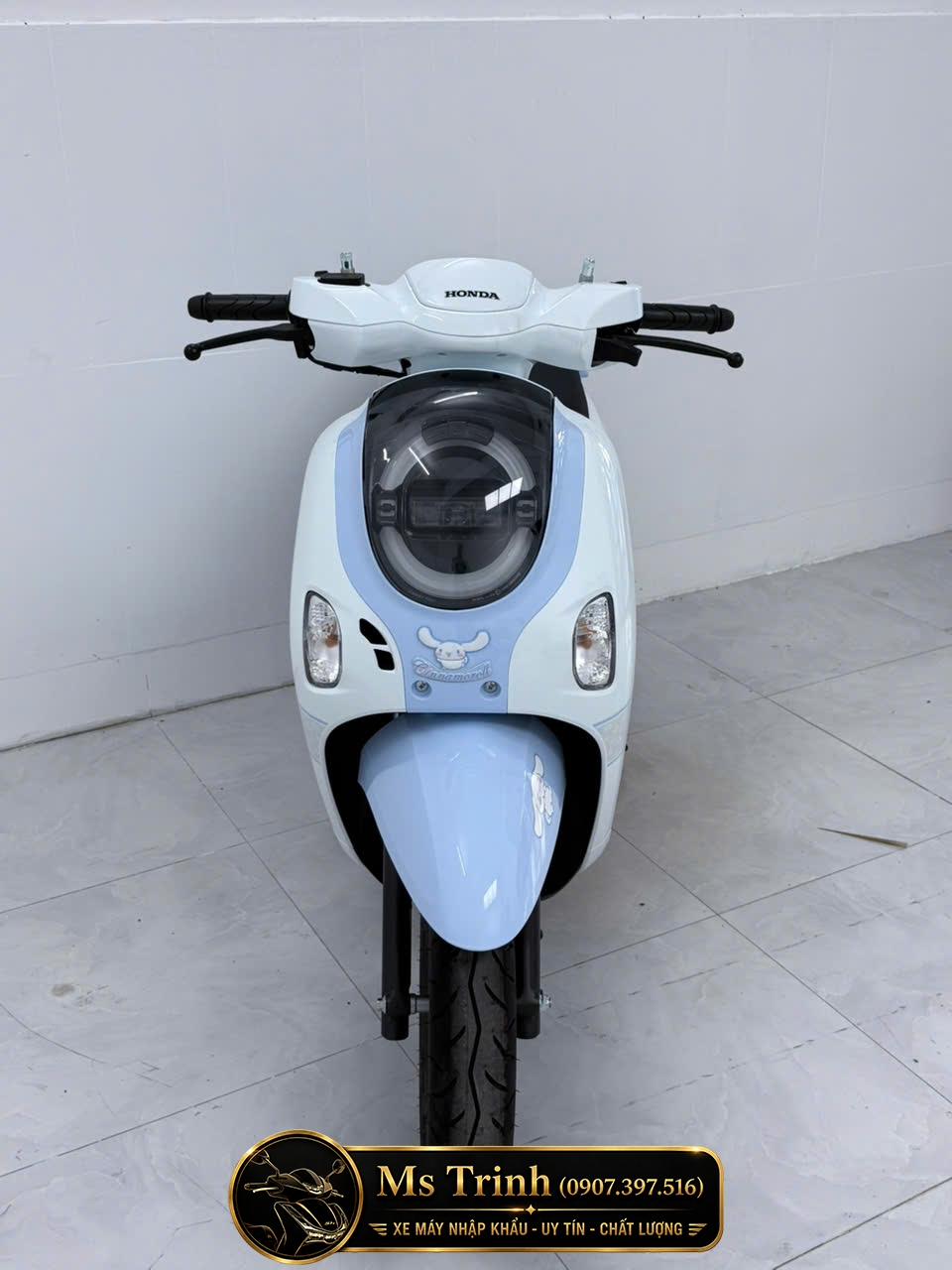 Cận cảnh đầu xe Honda Scoopy Cinnamoroll 2026 phong cách retro hiện đại