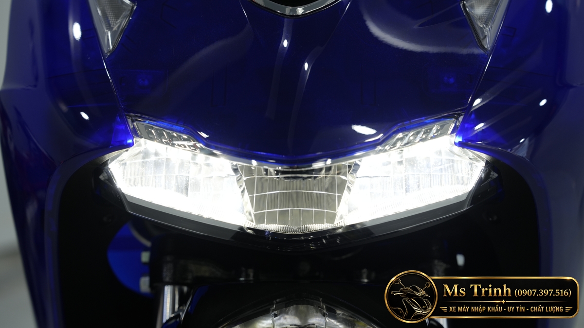 Đèn định vị LED trên tay lái Honda SH150 Vetro Blue thiết kế hiện đại và sắc nét Đèn định vị LED trên tay lái Honda SH150 Vetro Blue thiết kế hiện đại và sắc nét