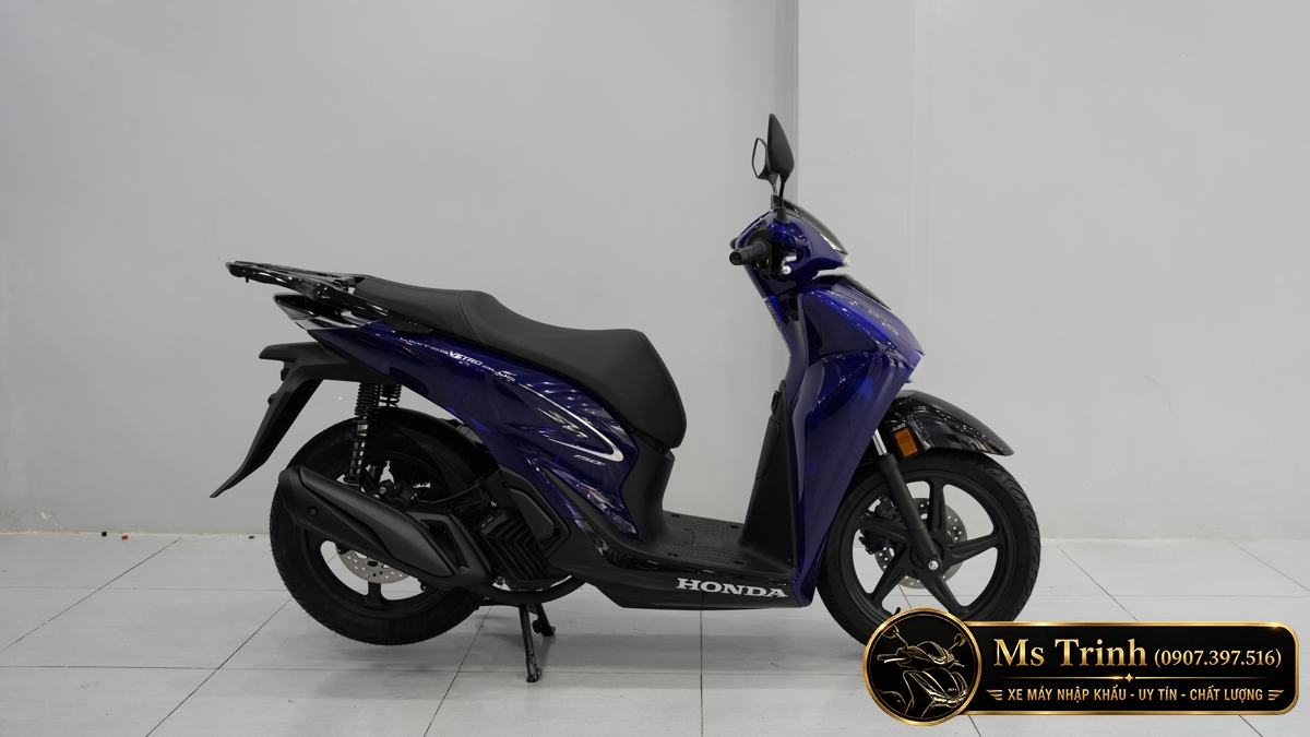 Honda SH150 Vetro Blue Sapphire 2026 nhìn ngang, nổi bật dàn áo xanh Sapphire sang trọng Honda SH150 Vetro Blue Sapphire 2026 nhìn ngang, nổi bật dàn áo xanh Sapphire sang trọng