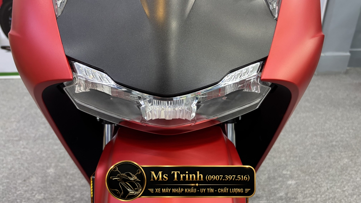 Chị tiết cum đèn LED