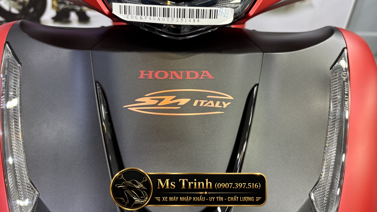 Thiết kế đầu xe Honda SH150 Ý 2026 màu đỏ Sporty New Concept