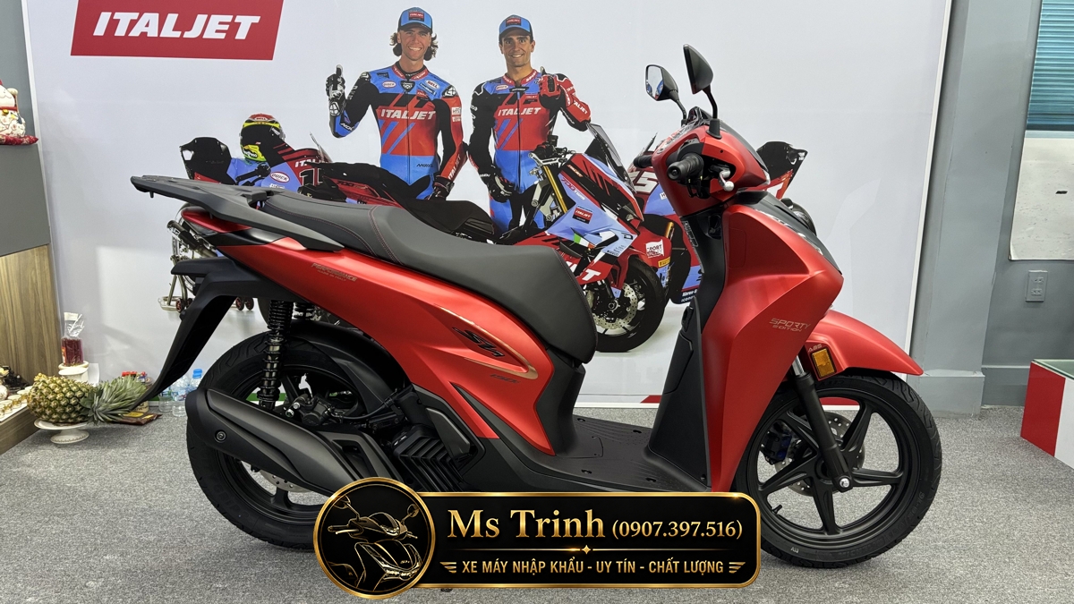Tổng thể Honda SH150 Ý 2026 Sporty New Concept màu đỏ nhập Ý