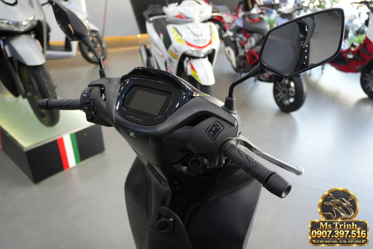 SH150 Ý đen mờ model 2027 có Idling Stop