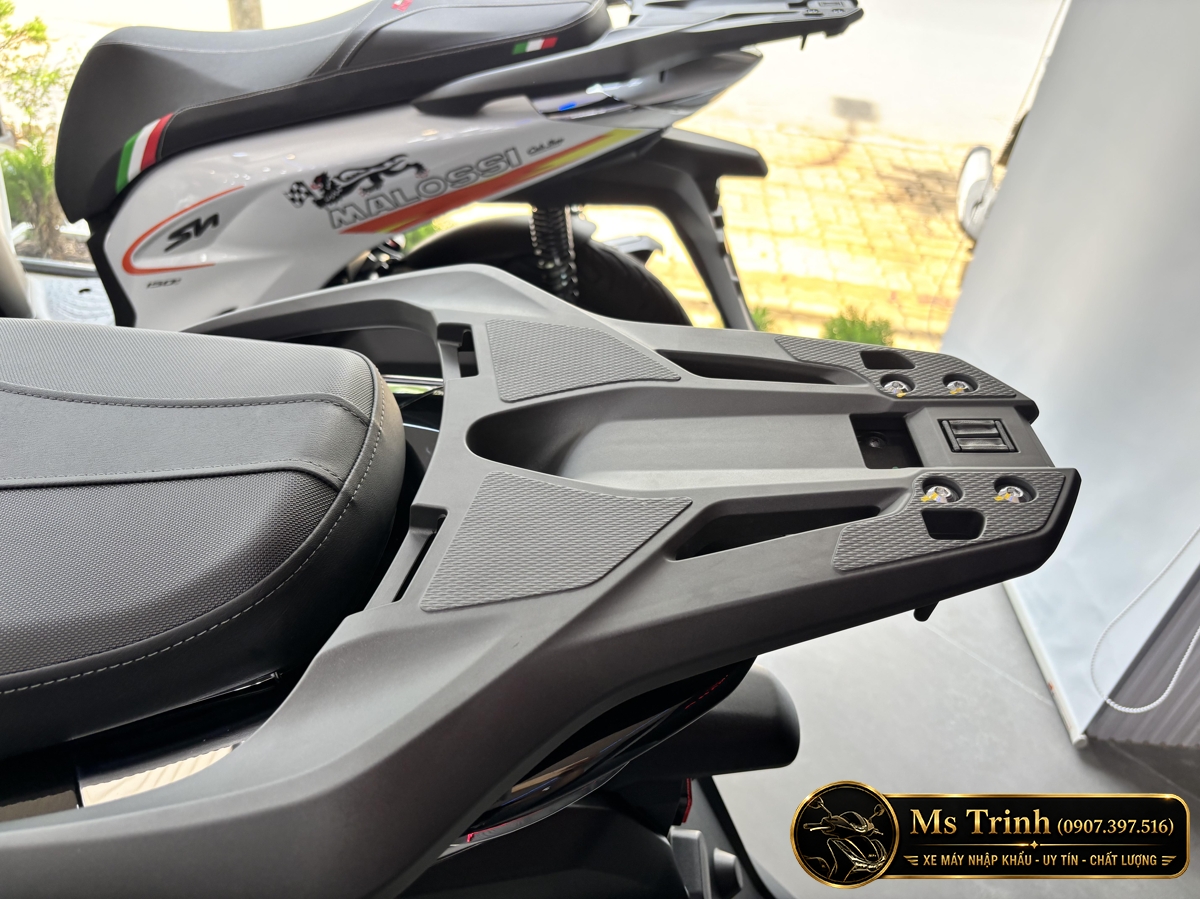 Một số hình ảnh thực tế của Honda SH150 Ý đen bóng 2026