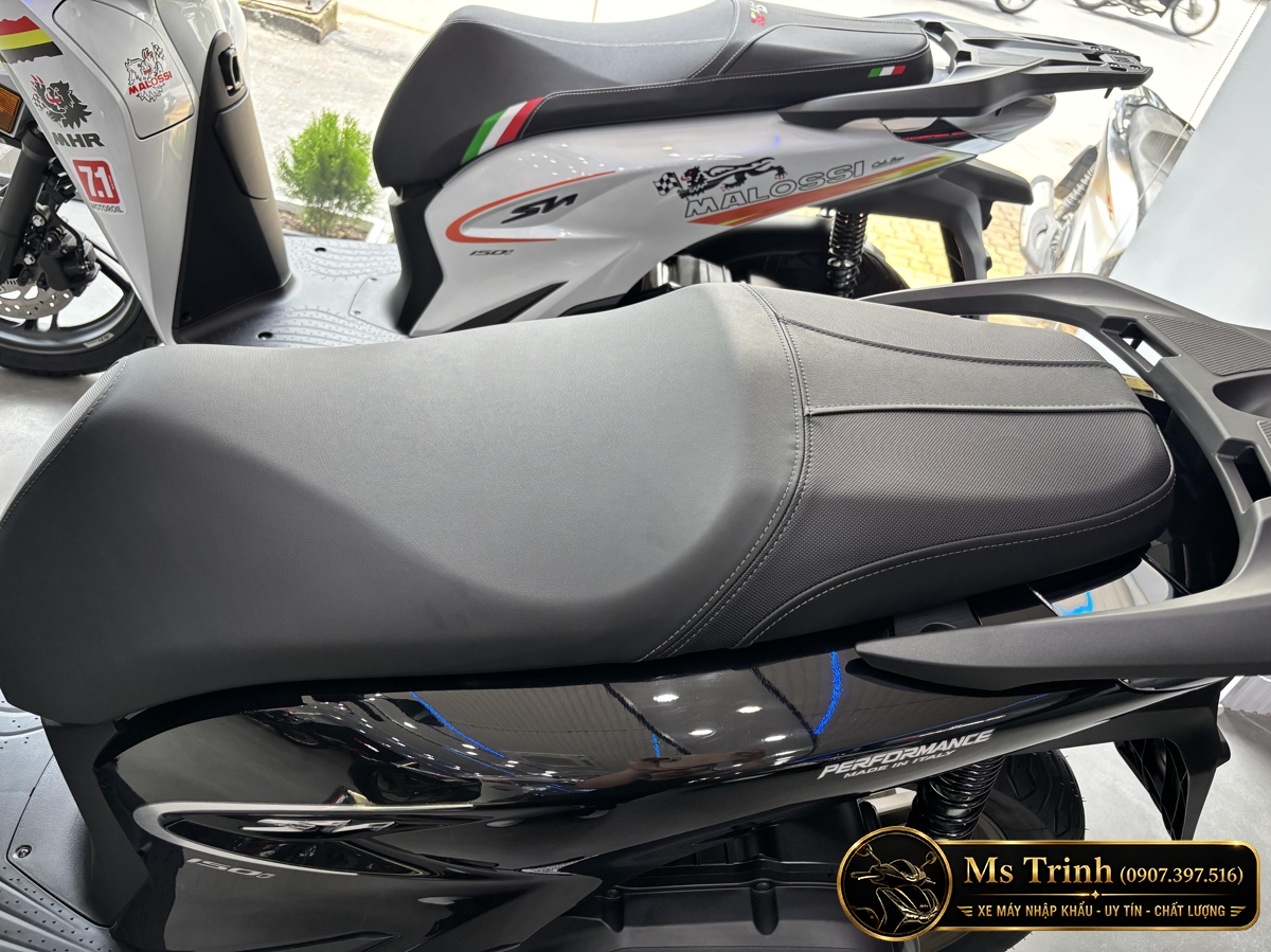 Yên xe Honda SH150i Ý 2026 màu đen êm ái và thoải mái