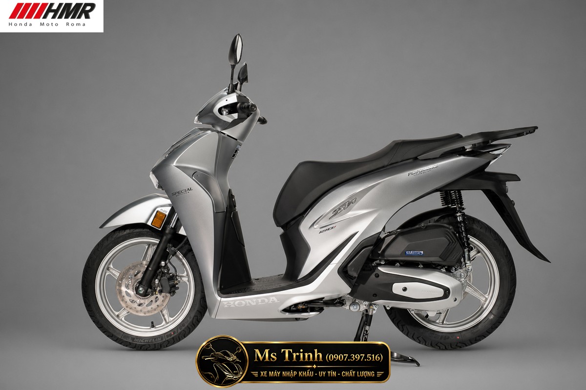 Honda SH150i 2026 màu bạc nhập Ý nhìn ngang khoe trọn thiết kế thời thượng mới