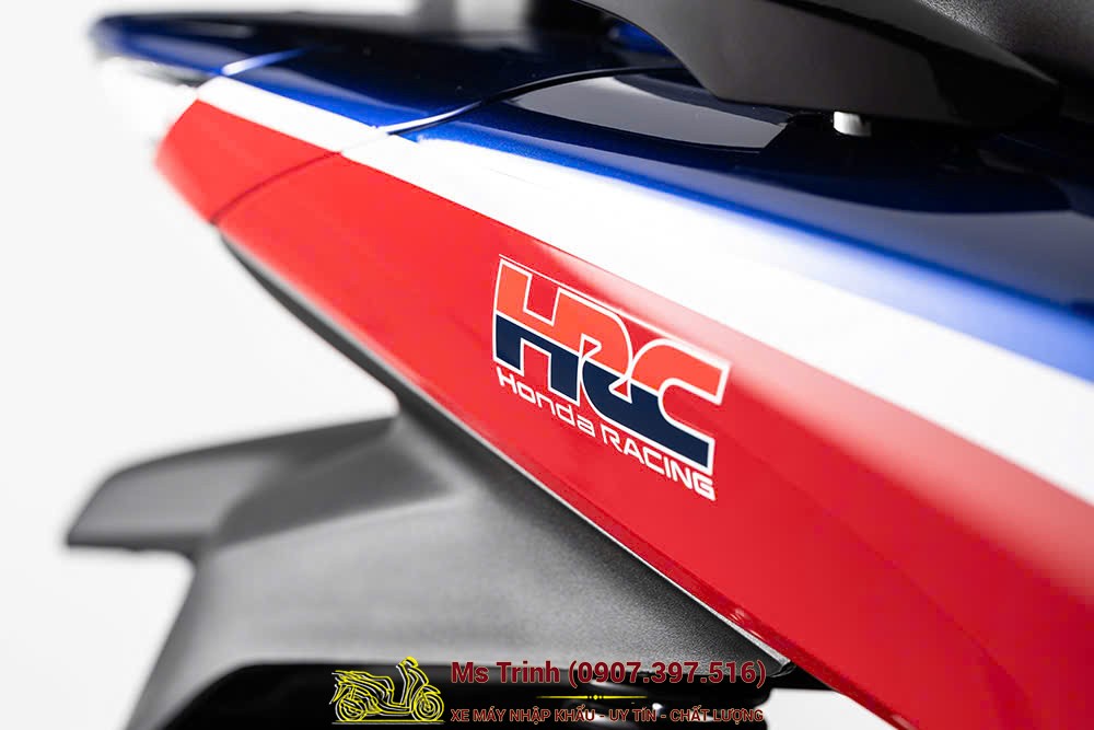 Thiết kế Honda SH150i HRC 2026 phong cách racing với 3 màu đỏ xanh trắng