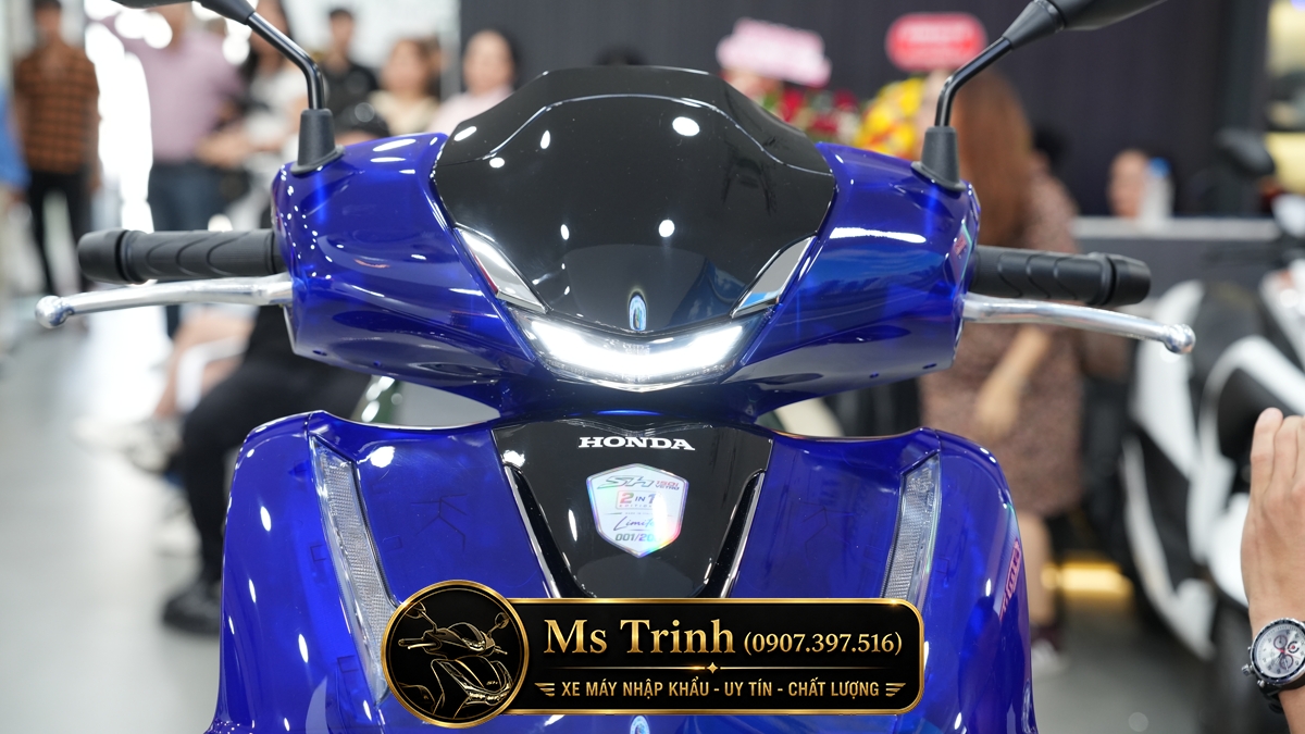 Honda SH150i Italy Super Vetro 2 In 1 – Hai sắc xanh, một dấu ấn riêng