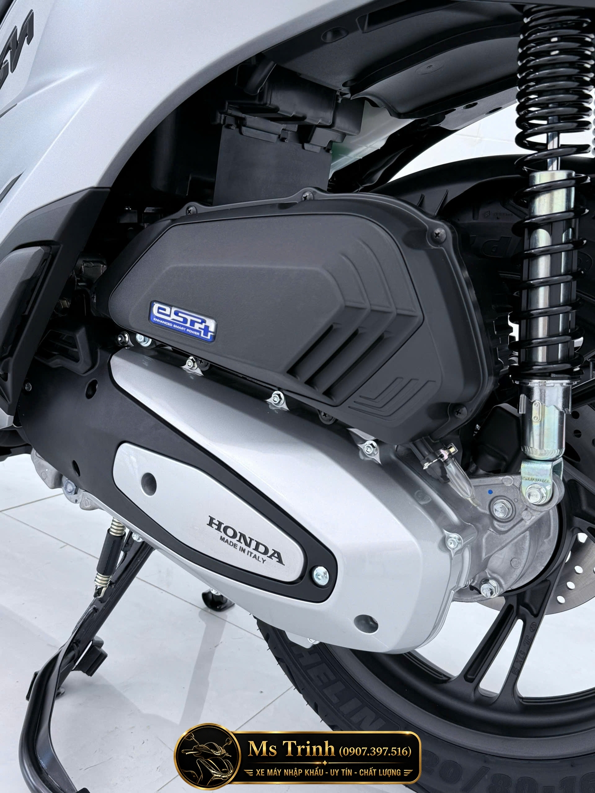 Cận cảnh động cơ eSP+ Honda SH150 Ý 2026 Standard màu bạc Made in Italy chính hãng