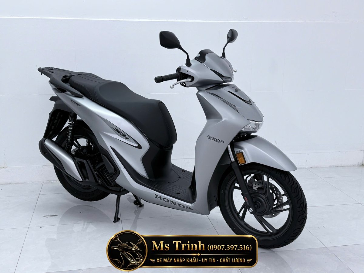Honda SH150 Ý 2026 Standard màu bạc nhập khẩu nguyên chiếc góc nghiêng trước sang trọng