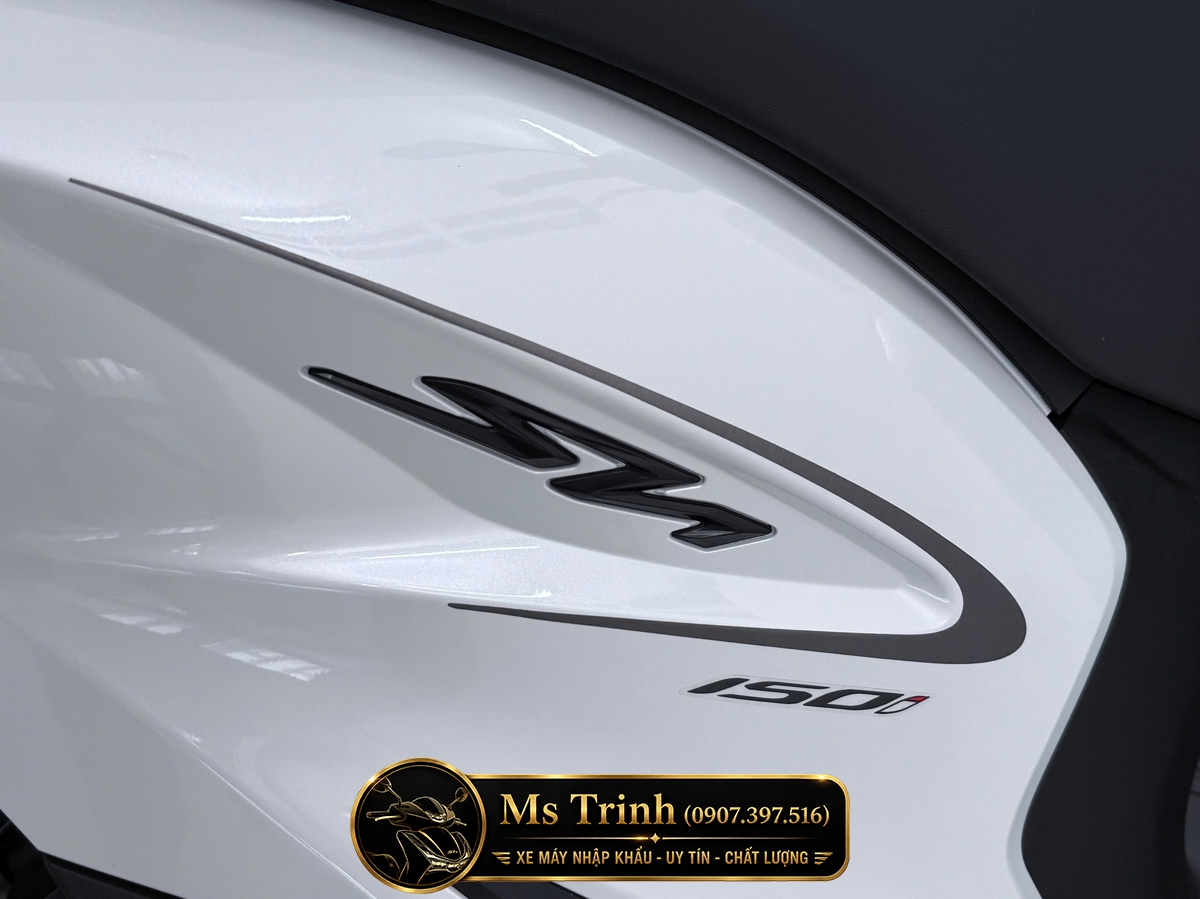 Biểu tượng móc câu cách điệu trên ốp sườn Honda SH150i Special Edition HMR