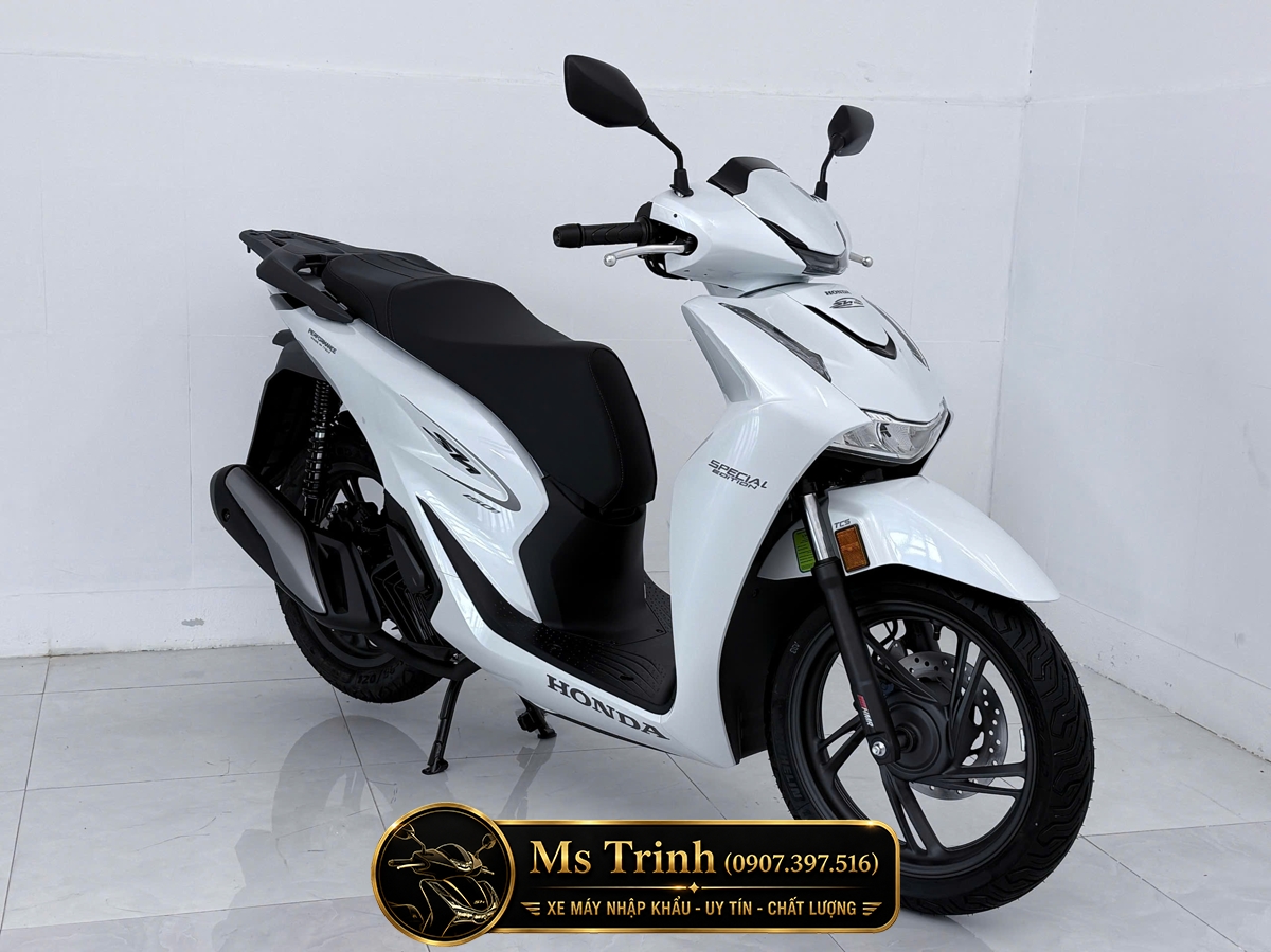 Honda SH150i Special Edition Standard nhập HMR Ý màu trắng chụp tổng thể tại cửa hàng