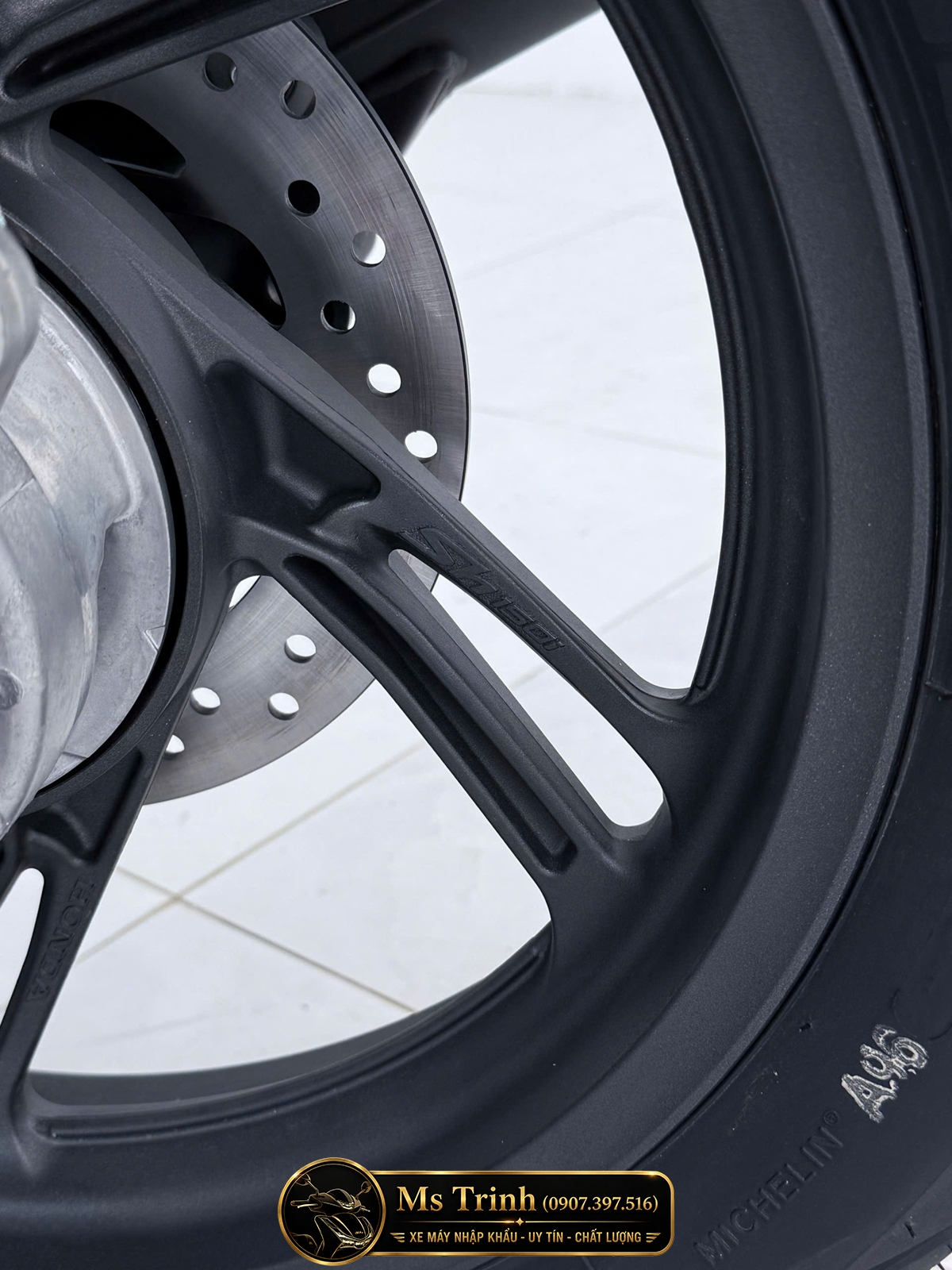 Bộ mâm Honda SH150i Special Edition Standard màu bạc đúc nổi chữ SH150i