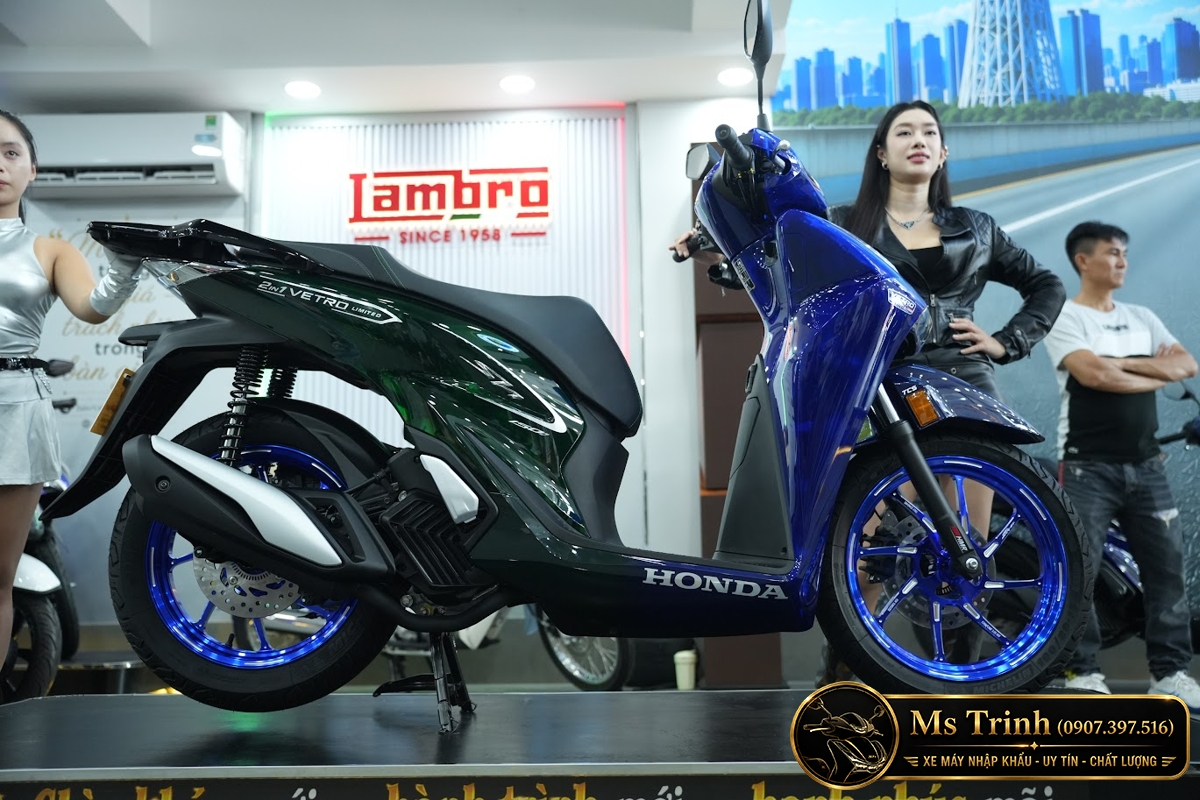 Góc ngang thân xe là nơi triết lý thiết kế “2 in 1” được thể hiện rõ nhất