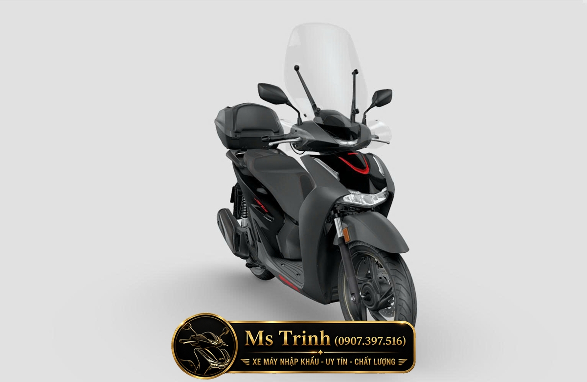 Honda SH150i Ý 2026 Standard màu đen góc 3/4 trước cùng kính chắn gió cao Honda SH150i Ý 2026 Standard màu đen góc 3/4 trước cùng kính chắn gió cao