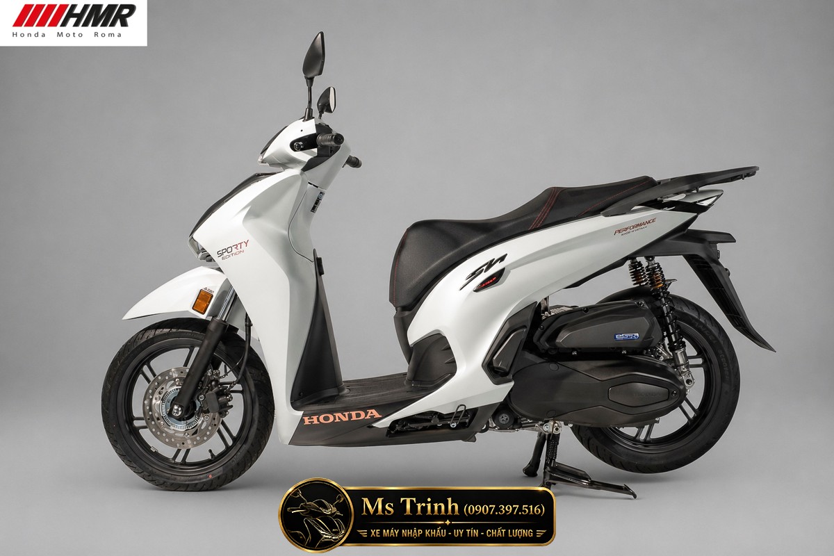 Góc chụp nghiêng Honda SH350i Sporty 2026 khoe dàn áo trắng sang trọng đầy cuốn hút