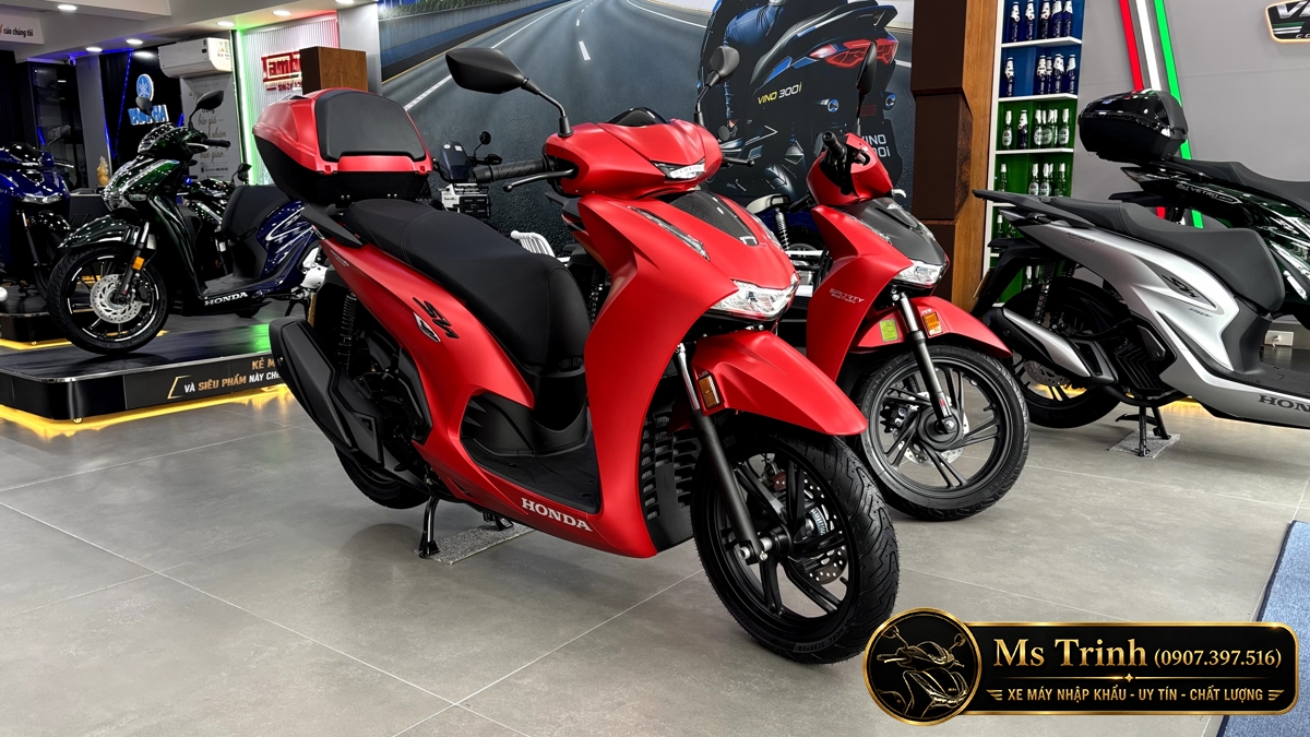 Honda SH350i Sporty Màu Đỏ 2026 Nhập Ý – Có Những Chiếc Xe Không Cần Nổ Máy Vẫn Đủ Khiến Người Ta Muốn Sở Hữu Sh350 Ý
