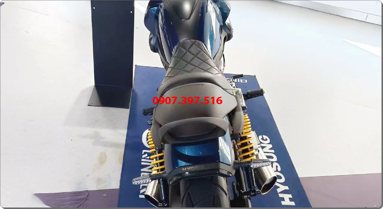 Hyosung GV350X thiết kế cơ bắp, thấp và dài đặc trưng của dòng cruiser