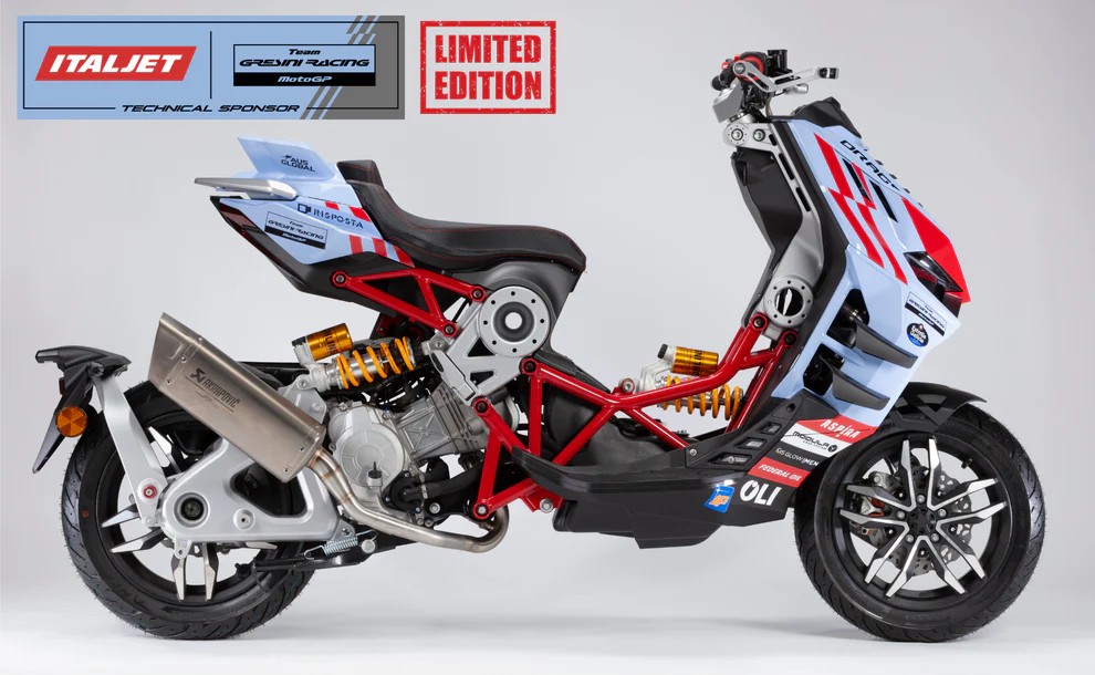 Italjet Dragster 300 Gresini Racing vận hành đầy phấn khích trên cung đường đèo