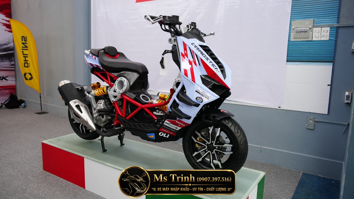 Xe tay ga Italjet Dragster 300 Gresini Edition nổi bật với bộ tem Gresini Racing độc quyền