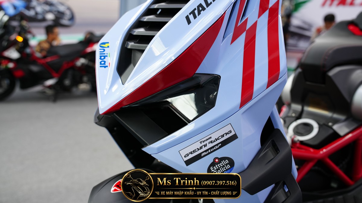 Xe tay ga Italjet Dragster 300 Gresini Edition nổi bật với bộ tem Gresini Racing độc quyền