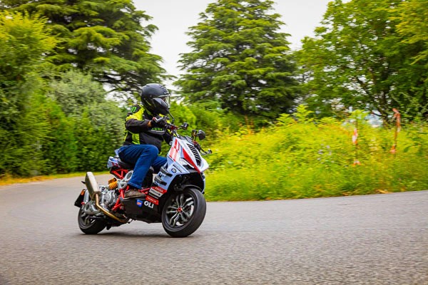 Thiết kế thân xe Italjet Dragster 300 Gresini Racing đậm chất cơ khí Ý đầy khác biệt