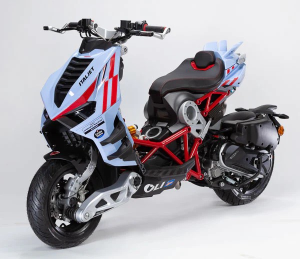 Italjet Dragster 300 Gresini Racing nổi bật với khung đỏ lộ thiên đậm chất hyper scooter